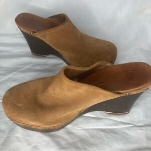 Ugg Marsalis suede clogs